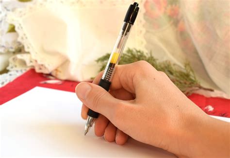 how to hold calligraphy pen and why it's important to choose the right brush for your style